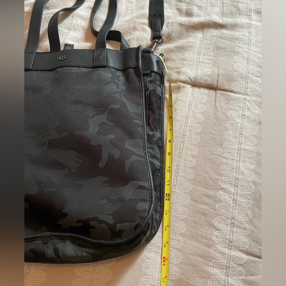 Lululemon Camo Crossbody Tote Bag 15L - Picture 7 of 8
